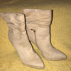NWOT Jessica Simpson’s women’s suede booties, size 10.  Color Tan